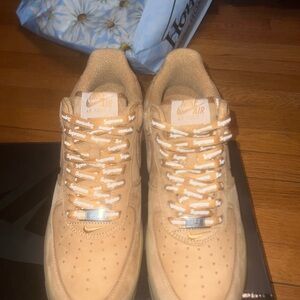Supreme Nike AF1 

Flax Gum Light Brown